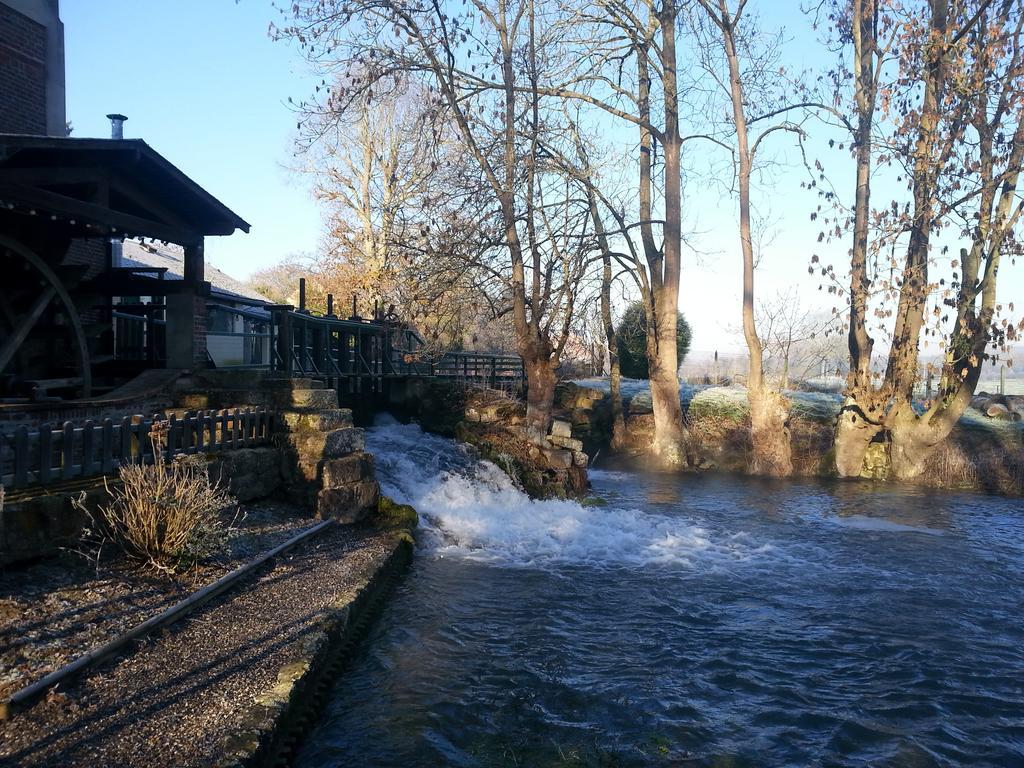Logis - Hotel & Restaurant Moulin Des Forges Saint-Omer-en-Chaussée Exterior foto